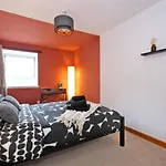 Sensational West End Living With Bicocca Stays