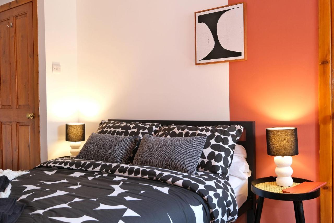 Sensational West End Living With Bicocca Apartment *