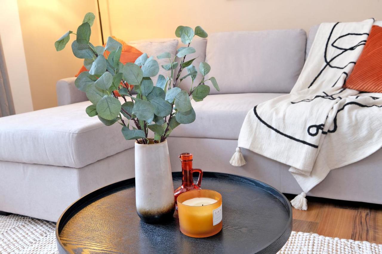Sensational West End Living With Bicocca Apartment *